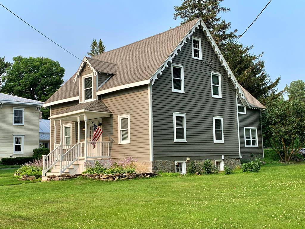 42 Oak ST, Champlain, NY 12919