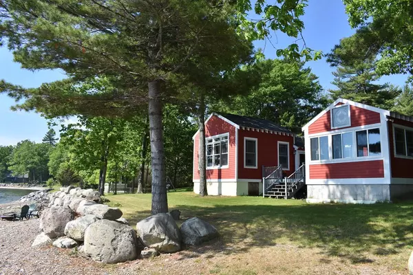 Willsboro, NY 12996,637 Corlear DR