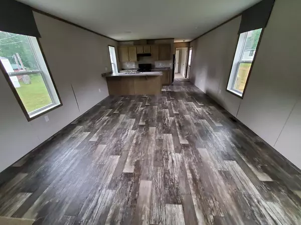 321 Poppy LN, Saranac Lake, NY 12983