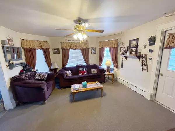 Willsboro, NY 12996,4 Bay LN