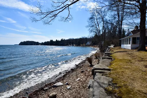 Willsboro, NY 12996,124 Sabousin DR