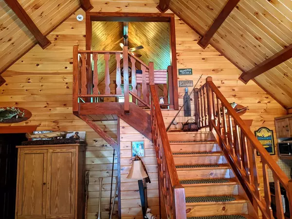 Willsboro, NY 12996,17 Grove Ave.