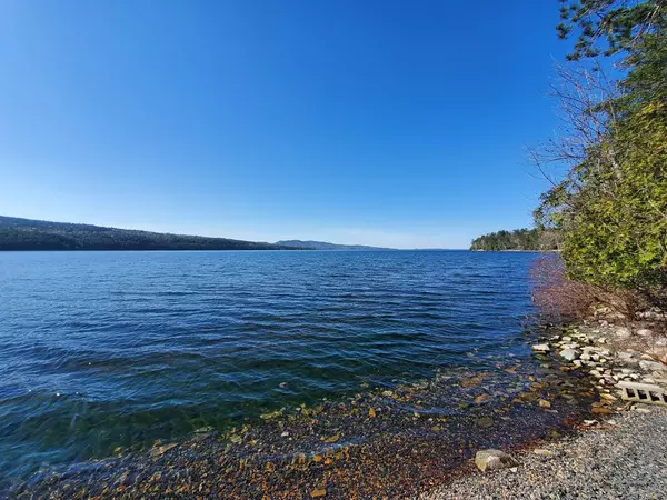 Willsboro, NY 12996,421 Corlear DR