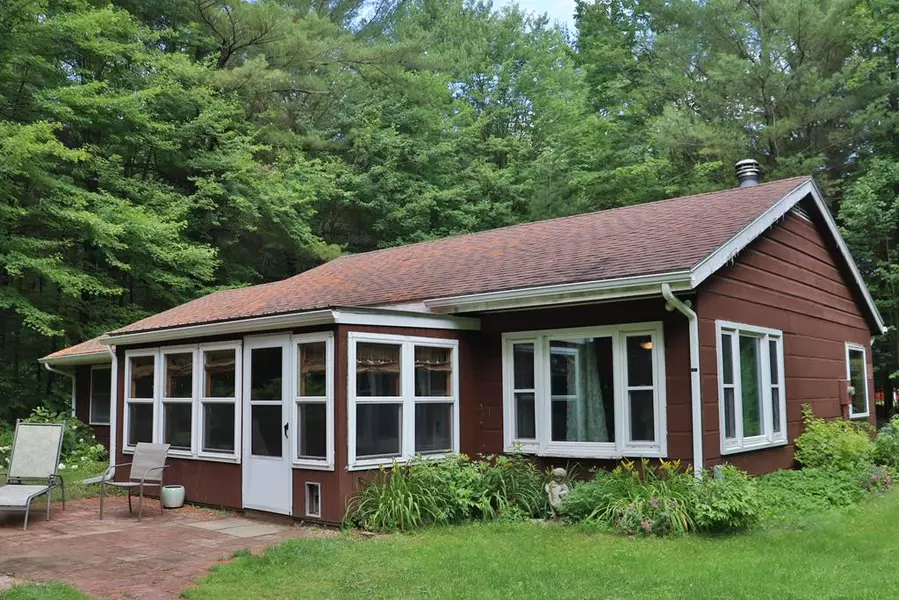 285 Simmons RD, Mooers, NY 12958