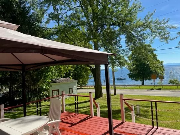 5 Schuyler RD, Keeseville, NY 12944