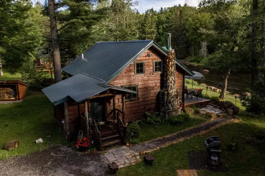 128 O'Brien LN, Indian Lake, NY 12842