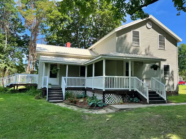 29 Old State RD, Keeseville, NY 12944