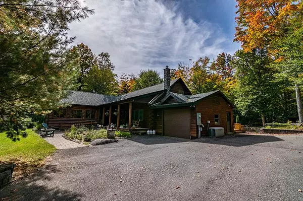 Lake Placid, NY 12946,70 Moongate LN