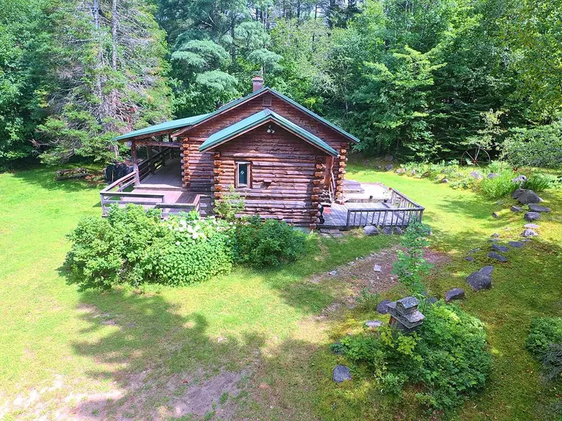 55 Jersey DR, Lake Placid, NY 12946