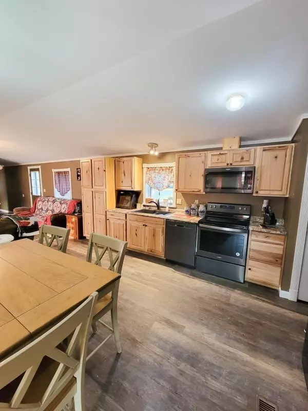 Altona, NY 12910,395 Woods Falls RD