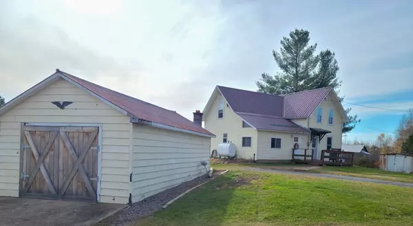 Moira, NY 12957,450 BEST RD