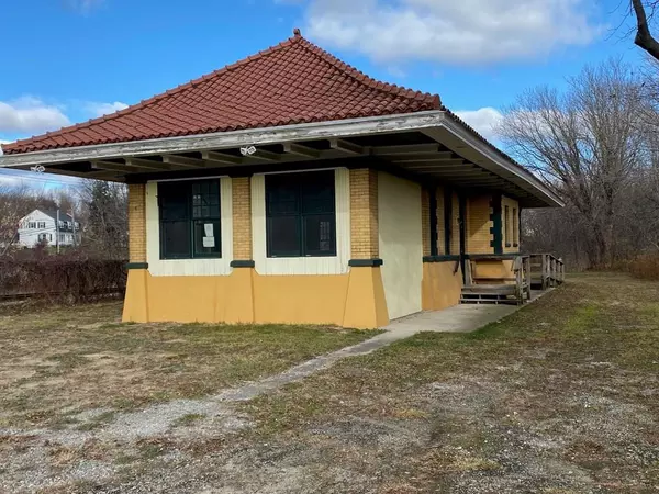 23 Old Station RD, Chazy, NY 12921