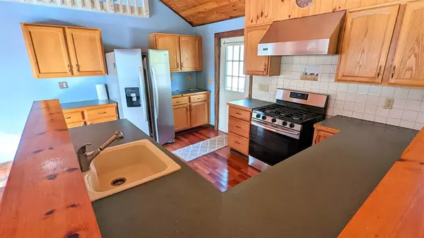 Willsboro, NY 12996,635 Point RD