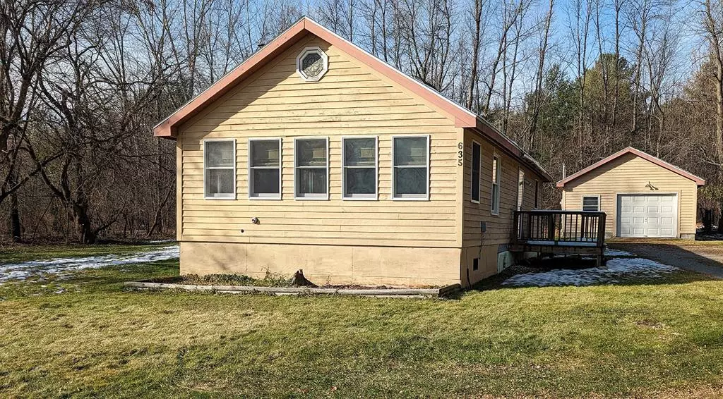 Willsboro, NY 12996,635 Point RD