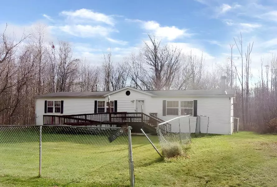 1009 Davison RD, Mooers Forks, NY 12959