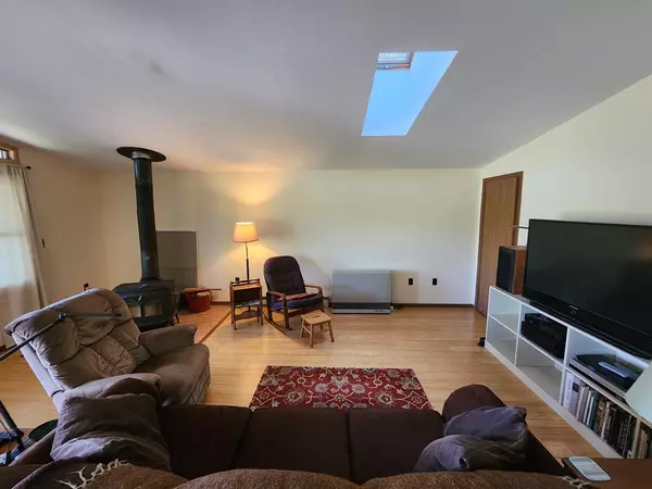 Willsboro, NY 12996,103 Spear RD