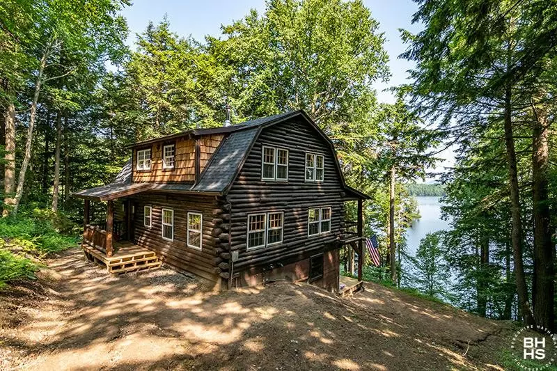 Tupper Lake, NY 12986,33 Gull Pond RD