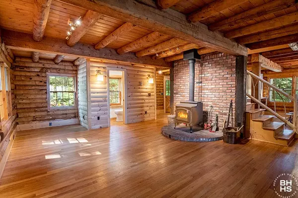 Tupper Lake, NY 12986,33 Gull Pond RD