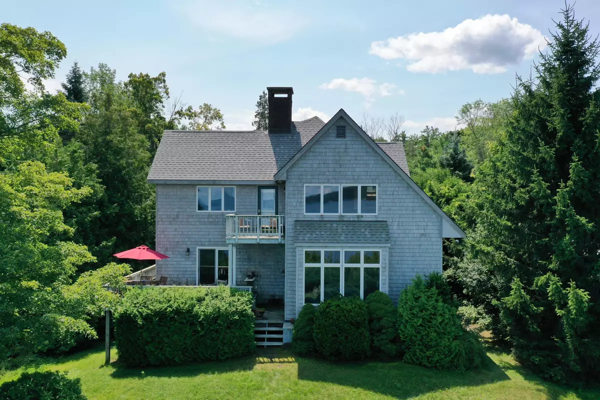 Willsboro, NY 12996,404 Bay LN