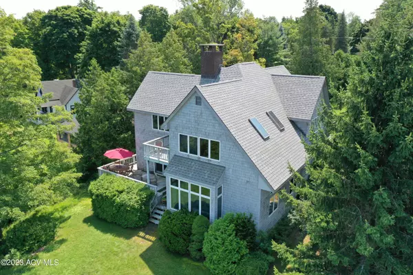 Willsboro, NY 12996,404 Bay LN