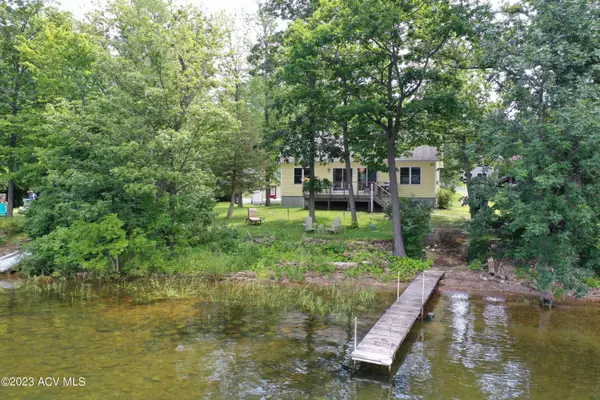 Willsboro, NY 12996,289 Corlear Drive DR