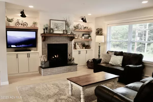 Saranac Lake, NY 12983,20 Rockledge LN