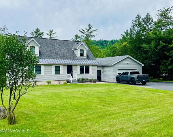29 Saranac LN, Saranac Lake, NY 12983