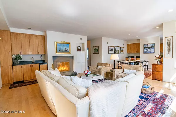 Essex, NY 12936,15 Harbor View Way