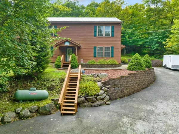 Old Forge, NY 13420,186 Pawnee DR