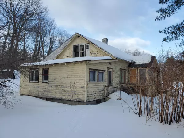 Saranac, NY 12981,452 Bucks Corners RD