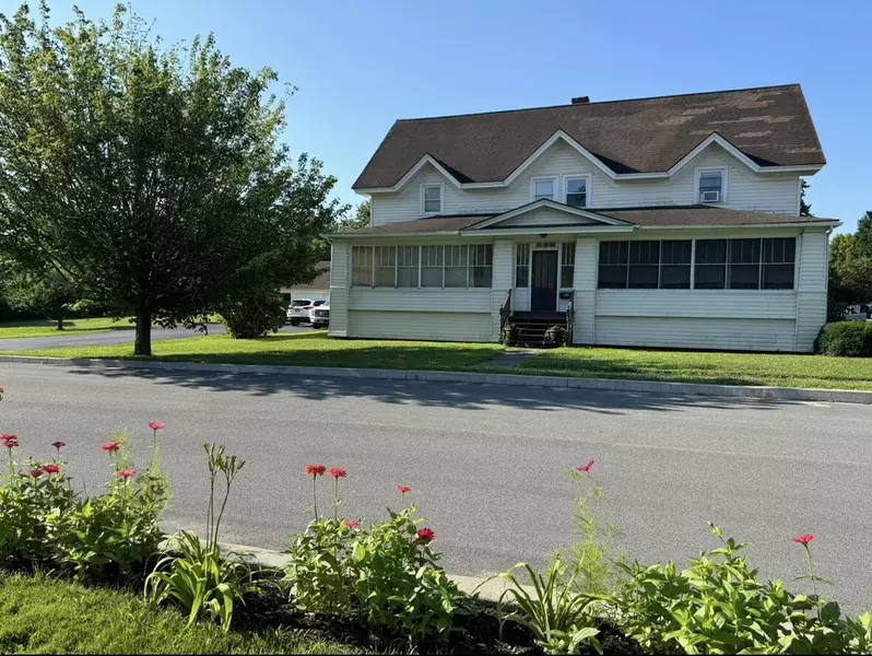 21 Academy ST, Rouses Point, NY 12979