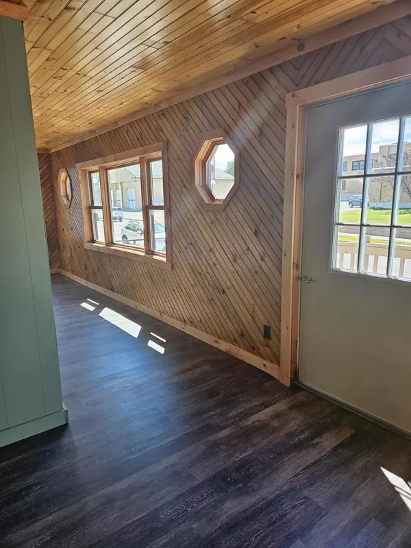 Tupper Lake, NY 12986,171 Park ST