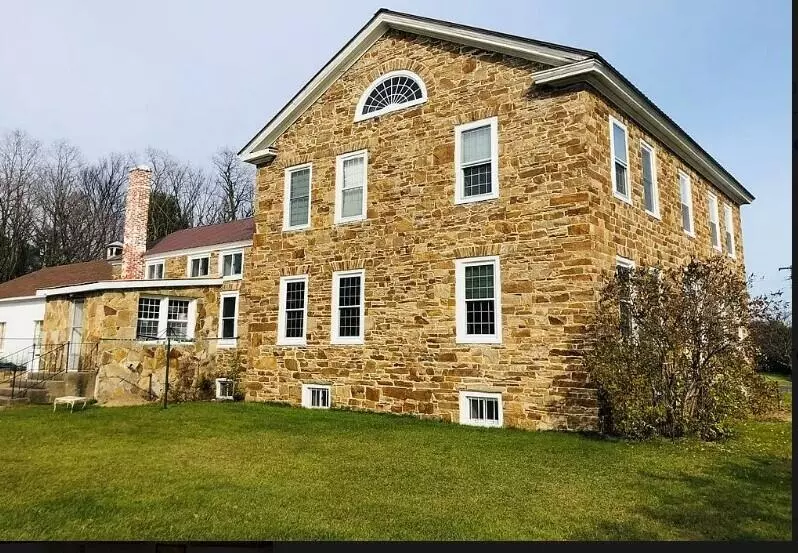 Keeseville, NY 12944,276 Route 9N