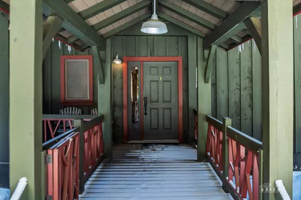 Saranac Lake, NY 12983,7 Back Bay Road RD