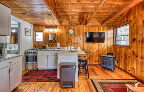 Saranac Lake, NY 12983,5 Harbor Hill LN