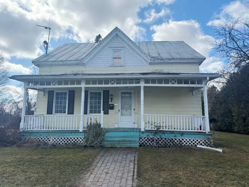 39 Champlain ST, Rouses Point, NY 12979