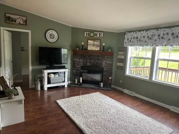 West Chazy, NY 12992,8566 Rt 22