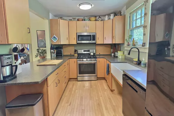 Saranac Lake, NY 12983,43 Woody Crest RD