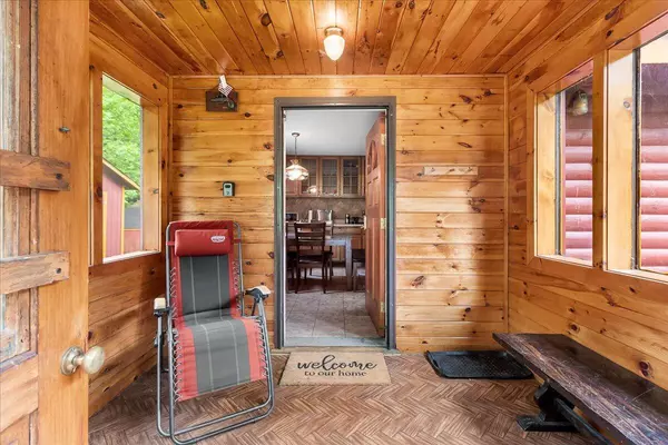 Indian Lake, NY 12842,111 Hyde Point RD