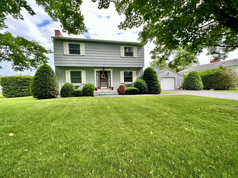 4 Stewart ST, Rouses Point, NY 12979
