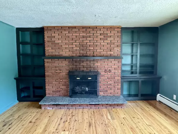 Plattsburgh, NY 12901,187 Fox Farm RD