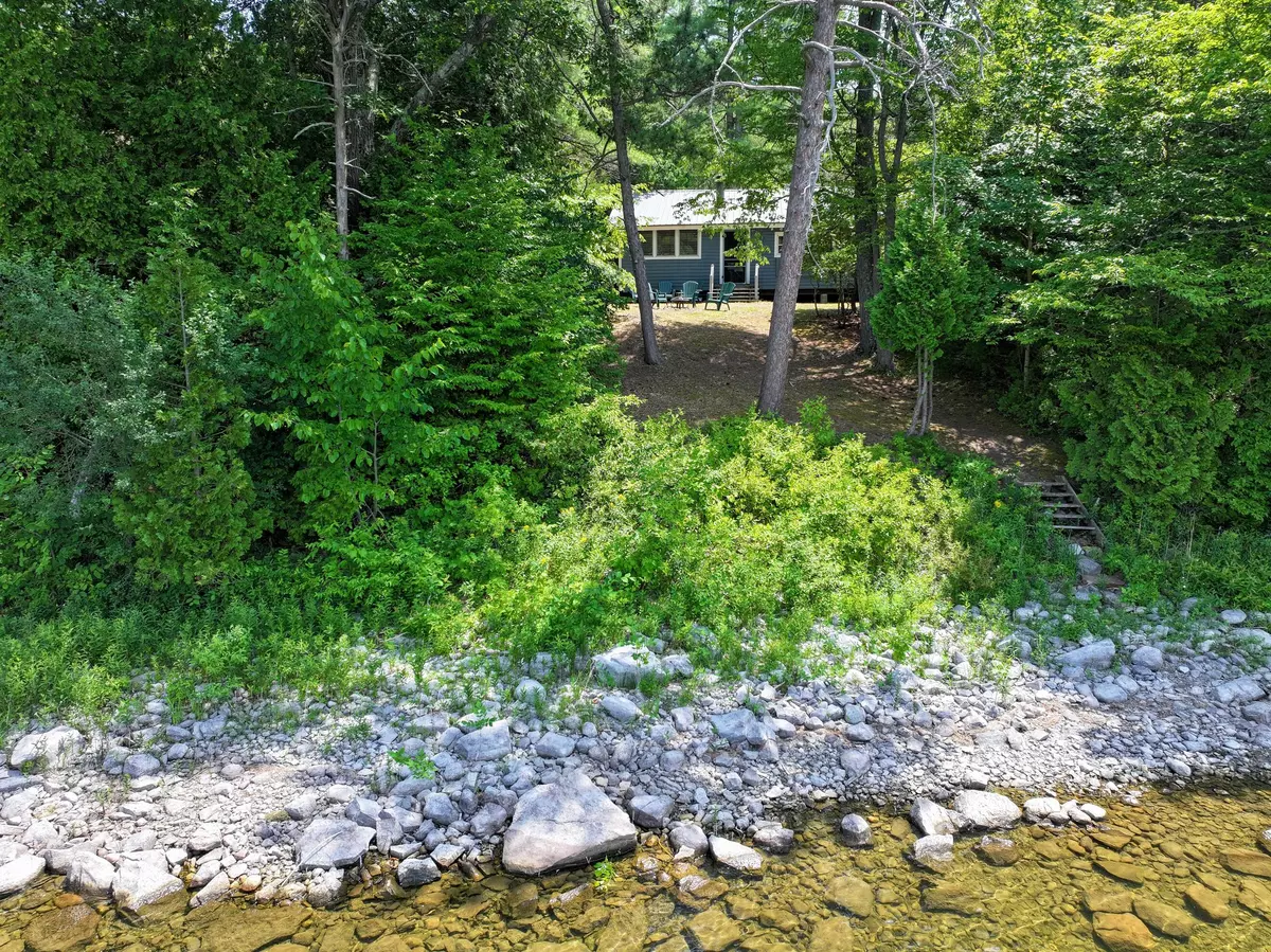 Willsboro, NY 12996,152 Cedar LN