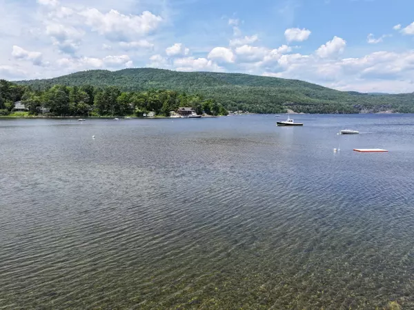 Willsboro, NY 12996,152 Cedar LN