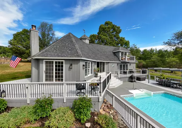 60 Agnew RD, Morrisonville, NY 12962