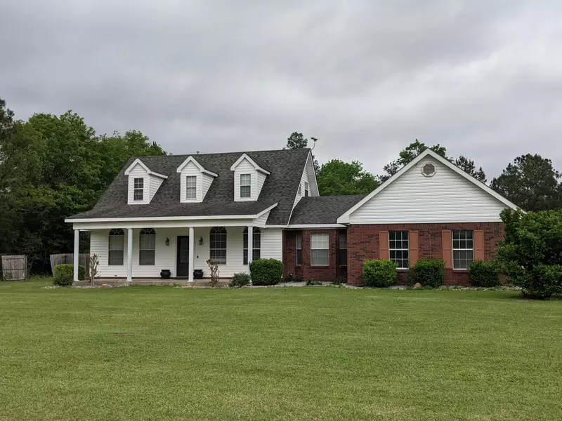 566 Eastabuchie Rd, Petal, MS 39465