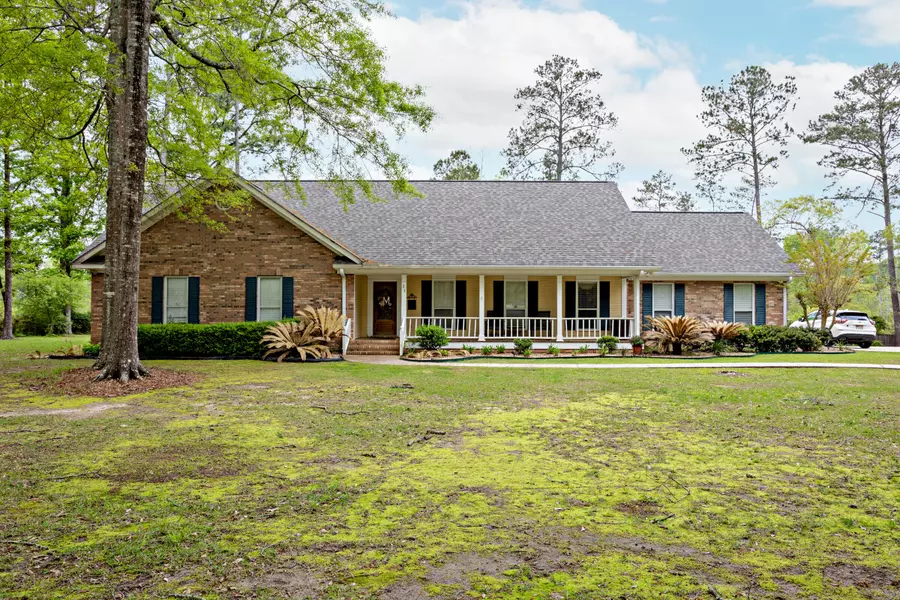 25 Twin Oaks Trace, Hattiesburg, MS 39532