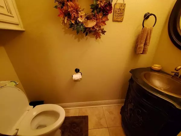 Petal, MS 39465,113 Candelabra St.