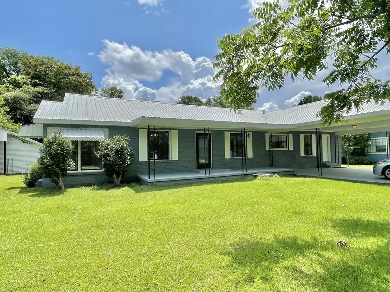 725 S George, Petal, MS 39465