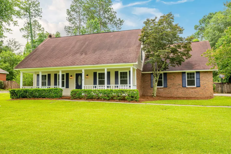 27 Sandy Ln., Hattiesburg, MS 39402