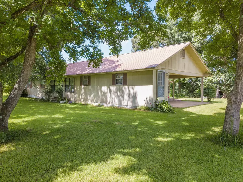 6 Acie Ln., Sumrall, MS 39482